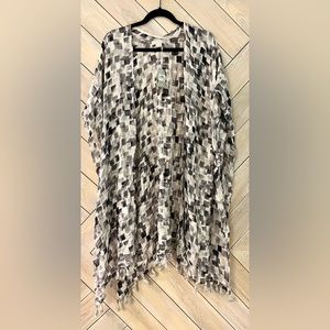 NWT | Women’s Patterned Kimono / Wrap / Shawl | Nordstrom | Black, White, Gray